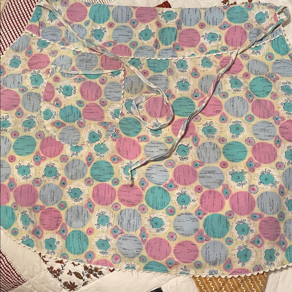 Vintage 50’s pink/blue/turquoise apron with Rick-rack accent detail all around